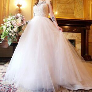 Alvina Valenta 9604 Blush Tulle Wedding Gown Size 10 Unaltered - Sample Dress